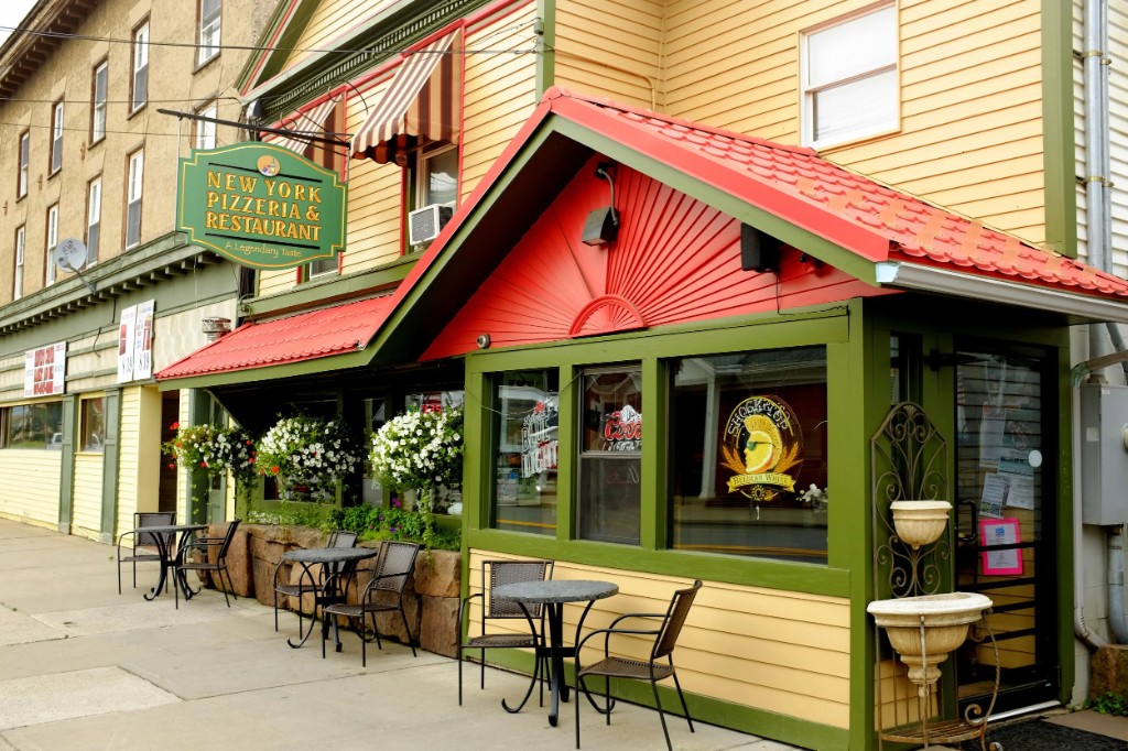 Restaurants, cafés, and taprooms.